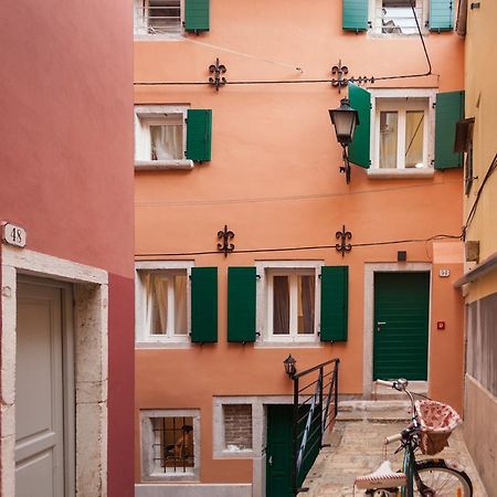 Apartments And Rooms Hey Ровин Екстериор снимка