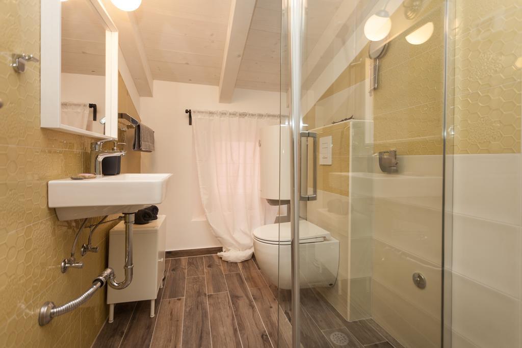 Apartments And Rooms Hey Ровин Екстериор снимка