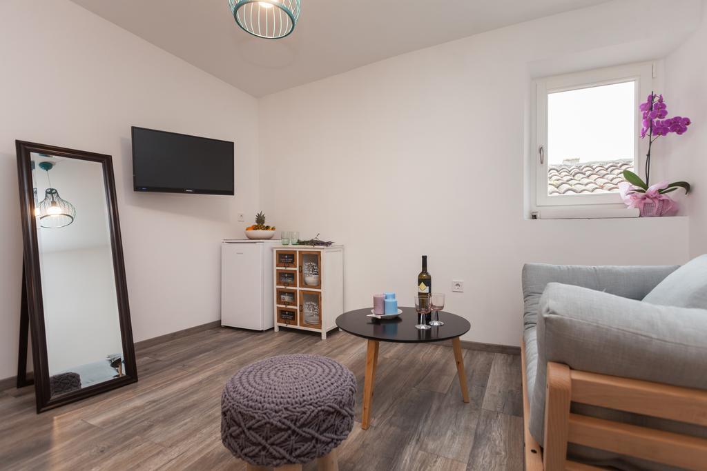 Apartments And Rooms Hey Ровин Екстериор снимка