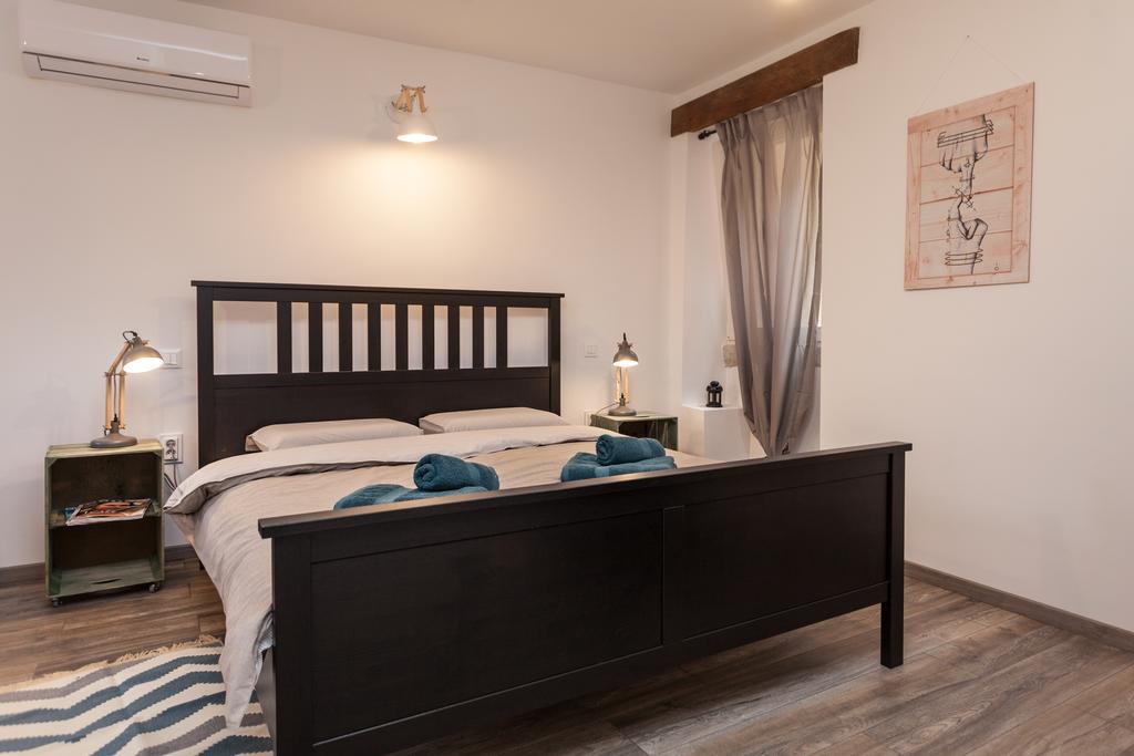 Apartments And Rooms Hey Ровин Екстериор снимка