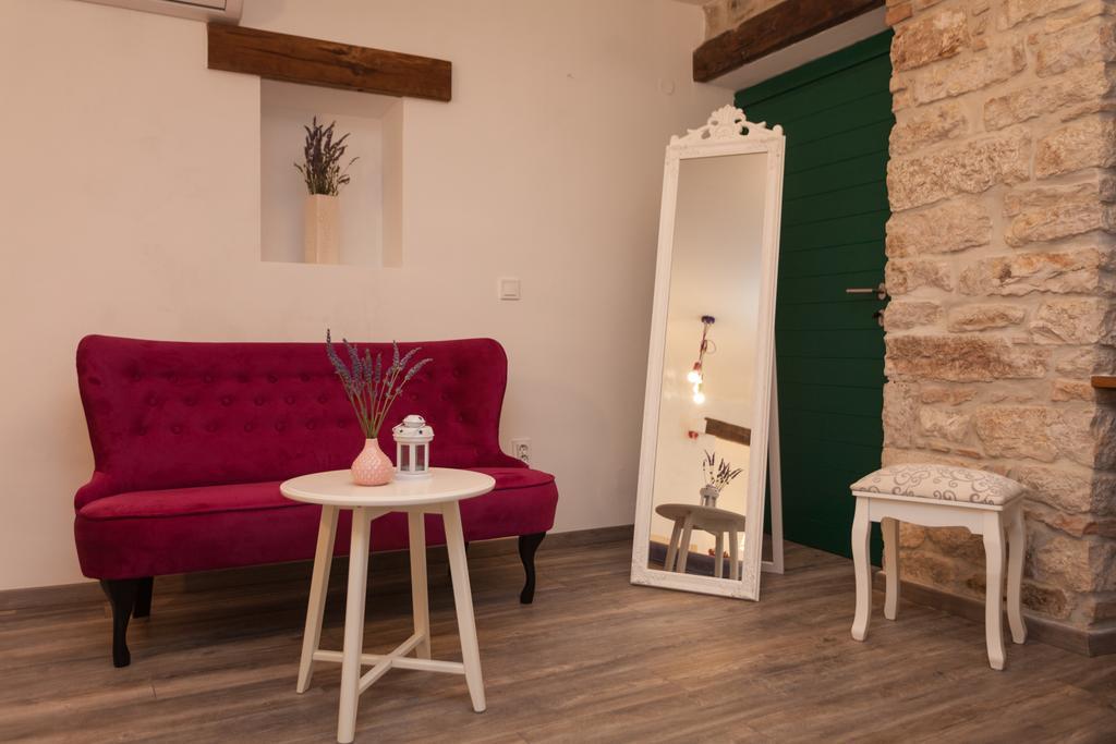 Apartments And Rooms Hey Ровин Екстериор снимка