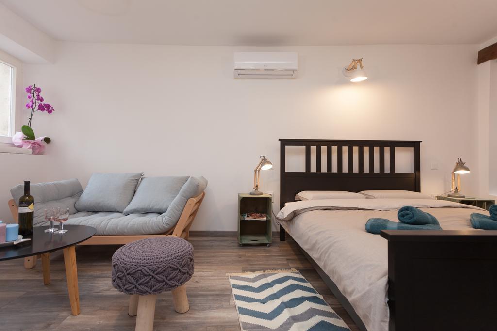Apartments And Rooms Hey Ровин Екстериор снимка
