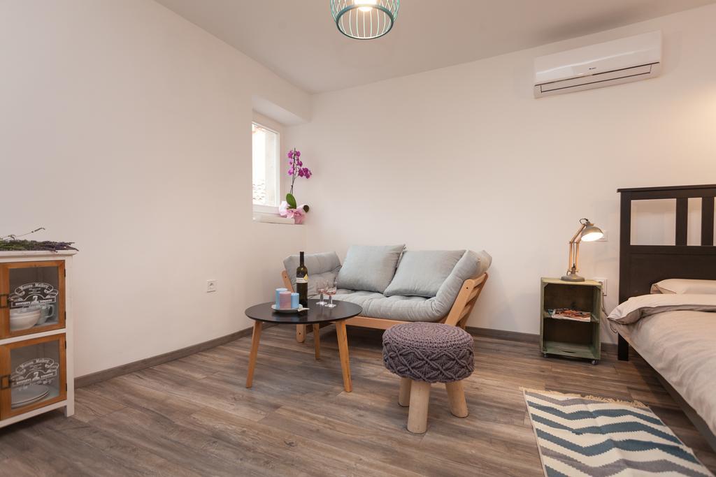 Apartments And Rooms Hey Ровин Екстериор снимка