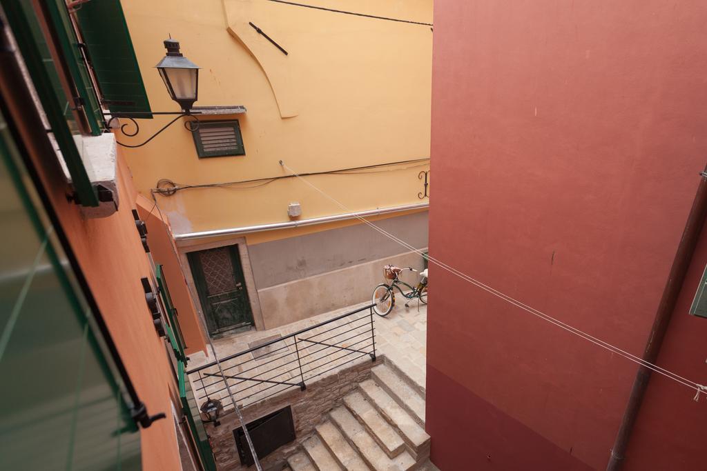 Apartments And Rooms Hey Ровин Екстериор снимка