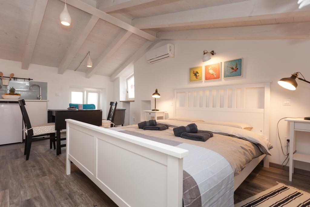Apartments And Rooms Hey Ровин Екстериор снимка