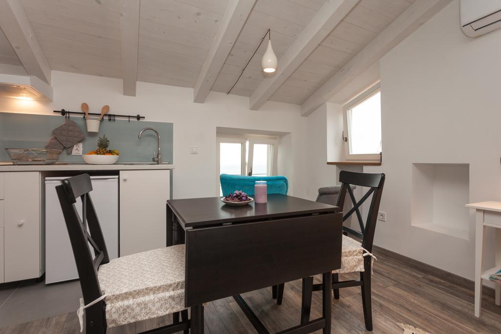 Apartments And Rooms Hey Ровин Екстериор снимка
