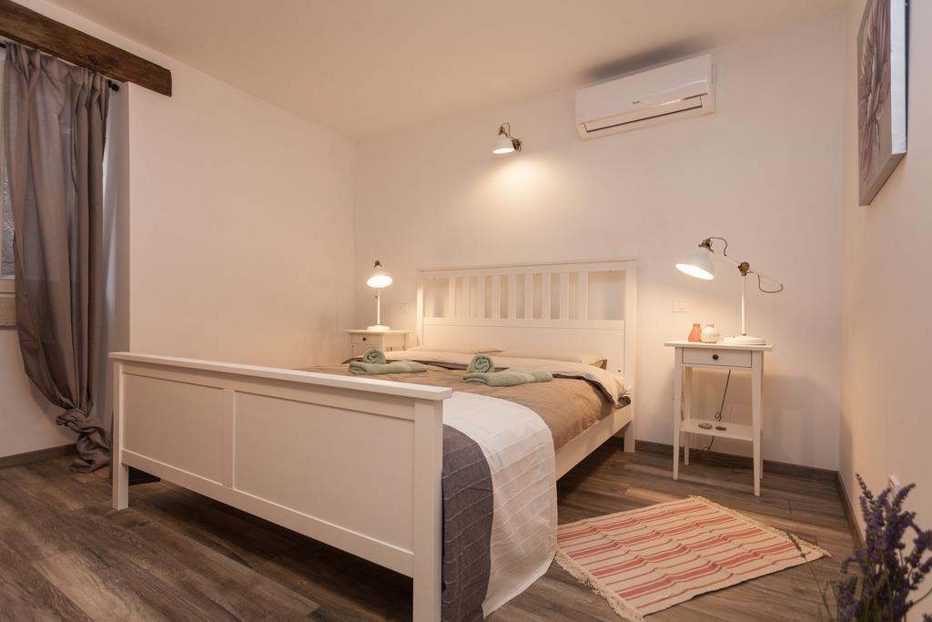 Apartments And Rooms Hey Ровин Екстериор снимка